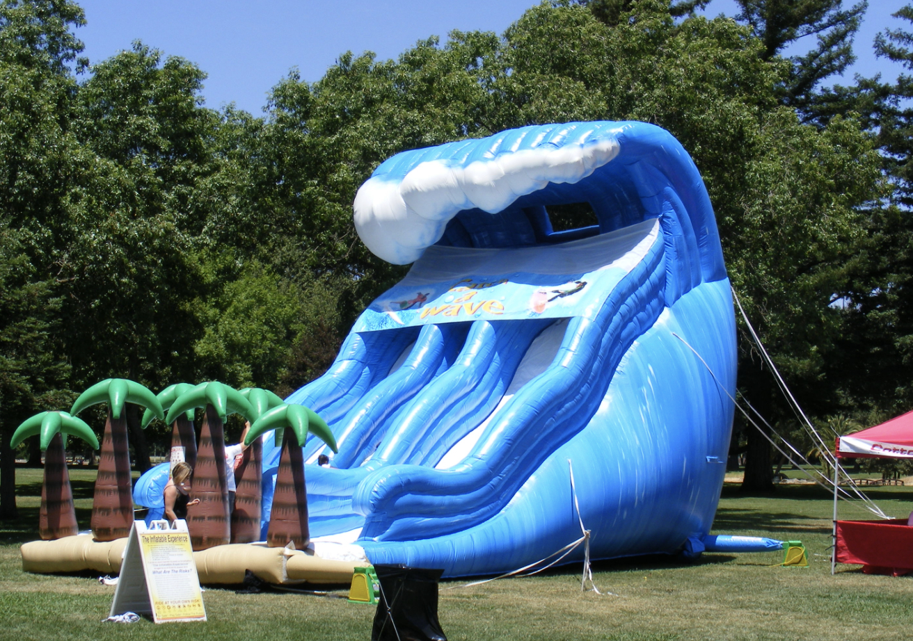 this image shows bounce house rentals in Aurora, CO